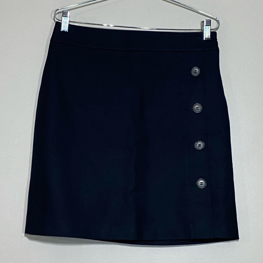 Ann Taylor factory Textured Buttoned A-line Skirt black color size 6